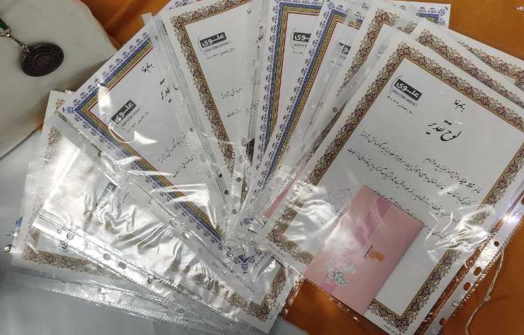 اهدای جوایز نفرات برتر آموزشی