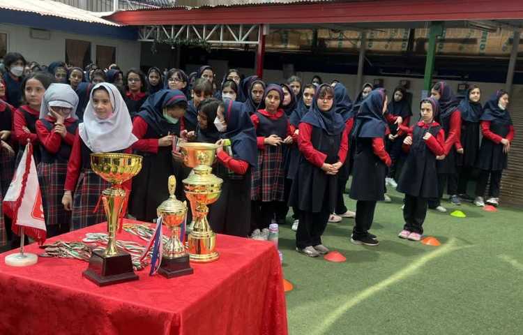 اهدای مدال های مسابقات ورزشی 10