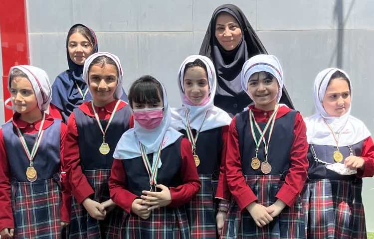 اهدای مدال های مسابقات ورزشی 3