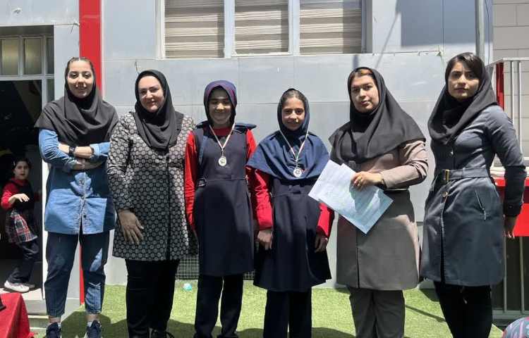 اهدای مدال های مسابقات ورزشی 4