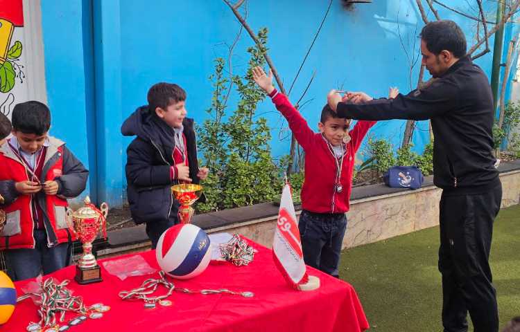 اهدای مدال ورزشی به دانش آموزان 11