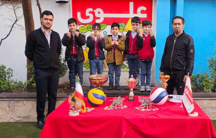 اهدای مدال ورزشی به دانش آموزان 12