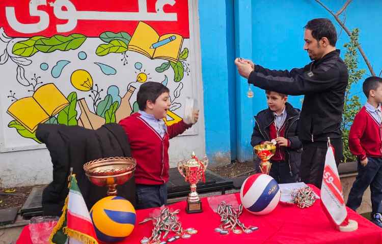 اهدای مدال ورزشی به دانش آموزان 13