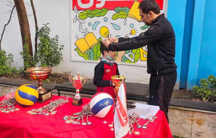 اهدای مدال ورزشی به دانش آموزان 15