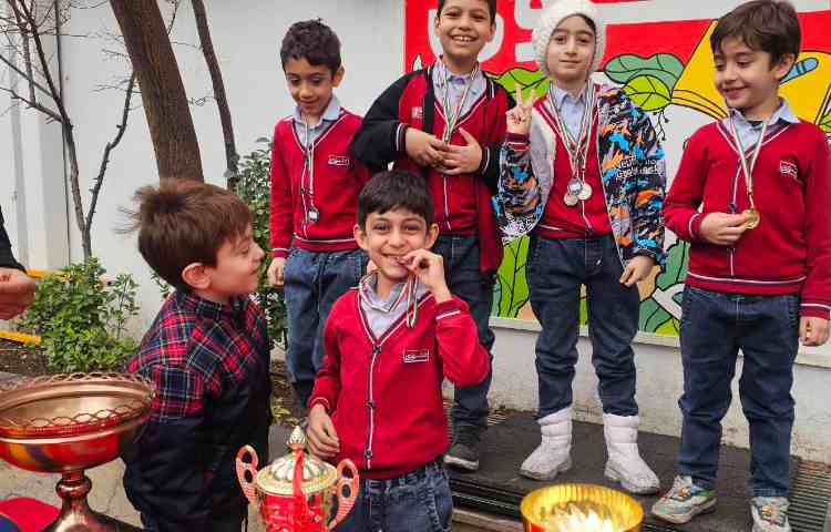 اهدای مدال ورزشی به دانش آموزان 2