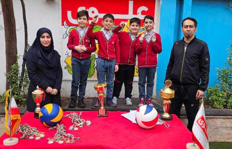 اهدای مدال ورزشی به دانش آموزان 21