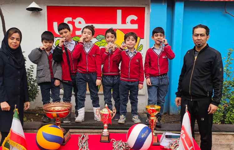 اهدای مدال ورزشی به دانش آموزان 3
