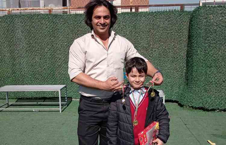 اهدای مدال ورزشی به دانش آموزان 33