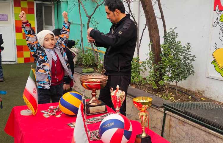 اهدای مدال ورزشی به دانش آموزان 5