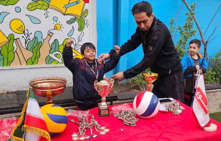 اهدای مدال ورزشی به دانش آموزان 8