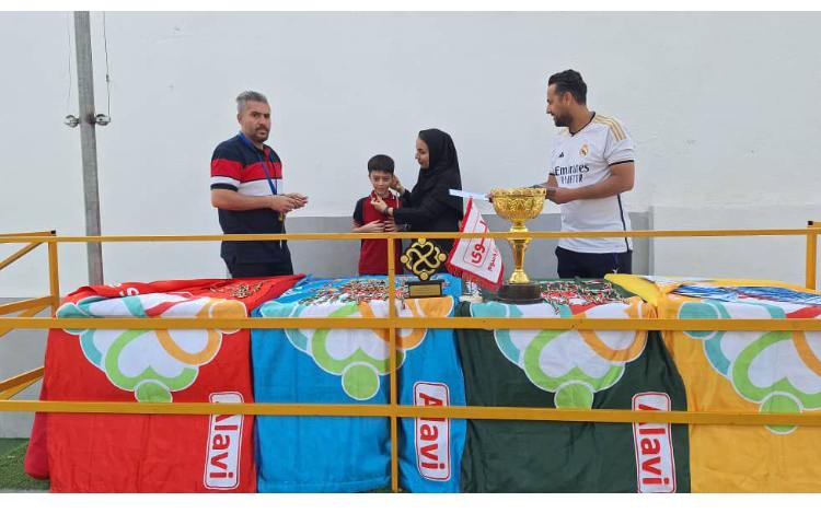 اهدای مدال و هدیه های دانش آموزان برنده مسابقات ورزشی بین شعب علوی 1