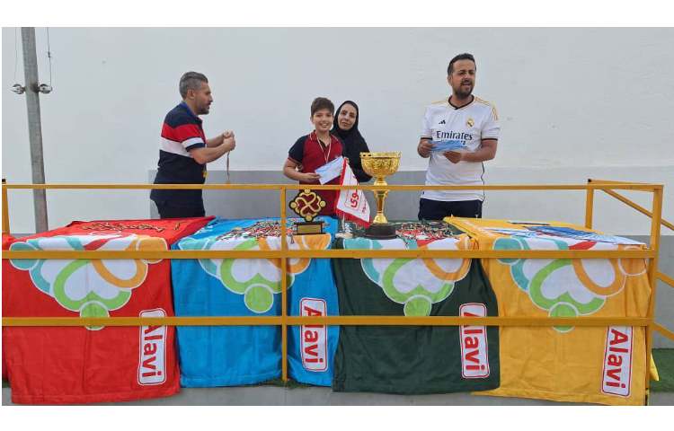 اهدای مدال و هدیه های دانش آموزان برنده مسابقات ورزشی بین شعب علوی