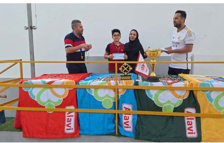 اهدای مدال و هدیه های دانش آموزان برنده مسابقات ورزشی بین شعب علوی 3