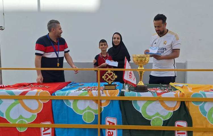 اهدای مدال و هدیه های دانش آموزان برنده مسابقات ورزشی بین شعب علوی 7