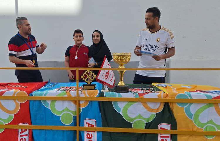 اهدای مدال و هدیه های دانش آموزان برنده مسابقات ورزشی بین شعب علوی 10