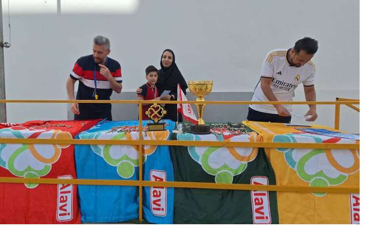 اهدای مدال و هدیه های دانش آموزان برنده مسابقات ورزشی بین شعب علوی 12