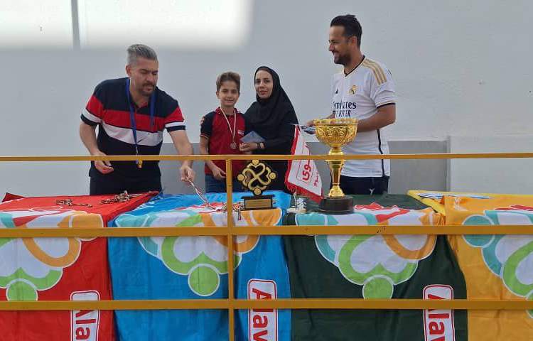 اهدای مدال و هدیه های دانش آموزان برنده مسابقات ورزشی بین شعب علوی 16