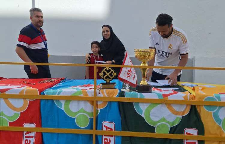 اهدای مدال و هدیه های دانش آموزان برنده مسابقات ورزشی بین شعب علوی 18