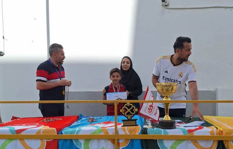 اهدای مدال و هدیه های دانش آموزان برنده مسابقات ورزشی بین شعب علوی 20