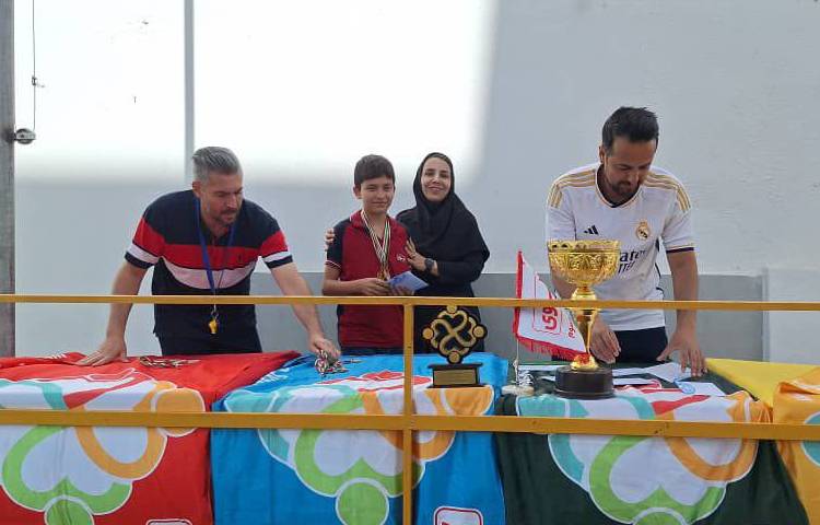 اهدای مدال و هدیه های دانش آموزان برنده مسابقات ورزشی بین شعب علوی 22