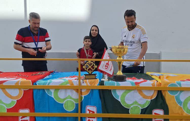 اهدای مدال و هدیه های دانش آموزان برنده مسابقات ورزشی بین شعب علوی 23