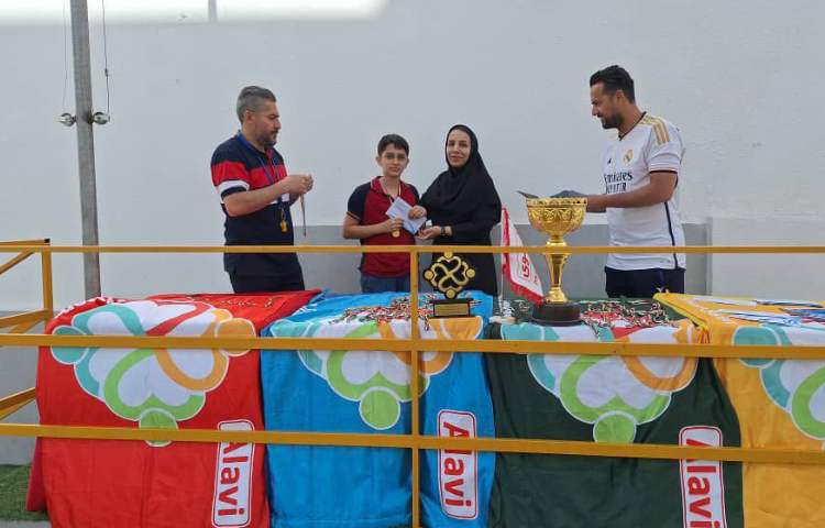 اهدای مدال و هدیه های دانش آموزان برنده مسابقات ورزشی بین شعب علوی 24