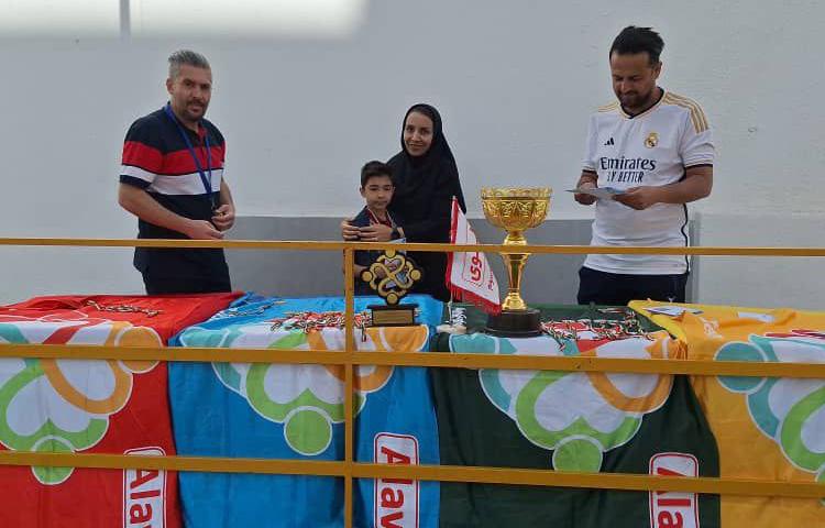 اهدای مدال و هدیه های دانش آموزان برنده مسابقات ورزشی بین شعب علوی 25