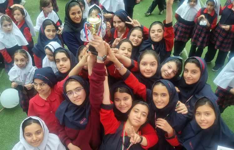 اهدای مدال 8