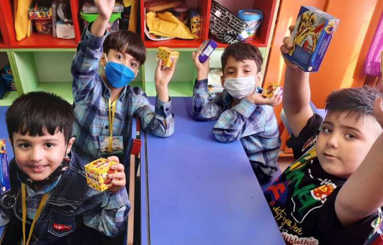 :اهدای هدایای روز جهانی کودک، کلاس سیب 5