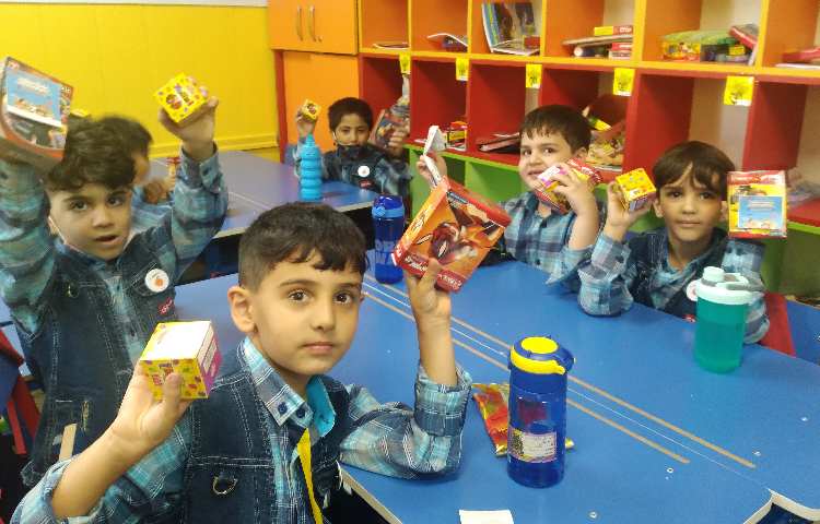 :اهدای هدایای روز جهانی کودک 2