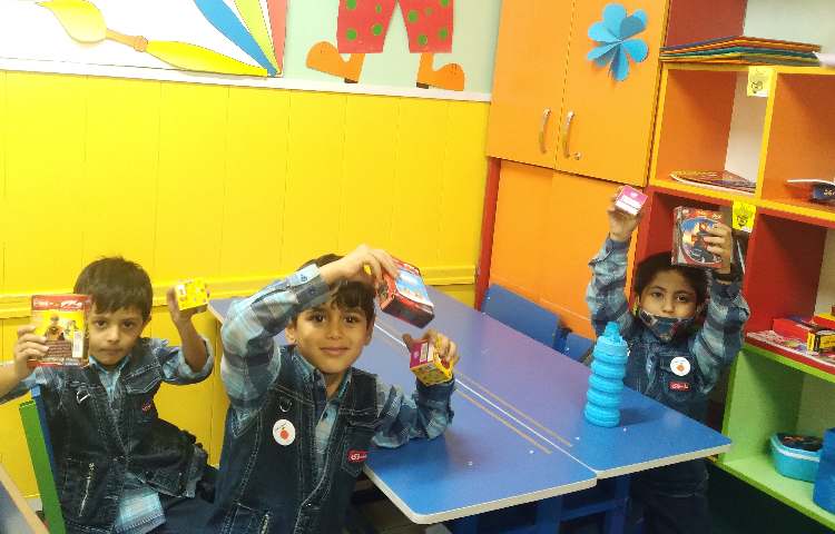 :اهدای هدایای روز جهانی کودک 3