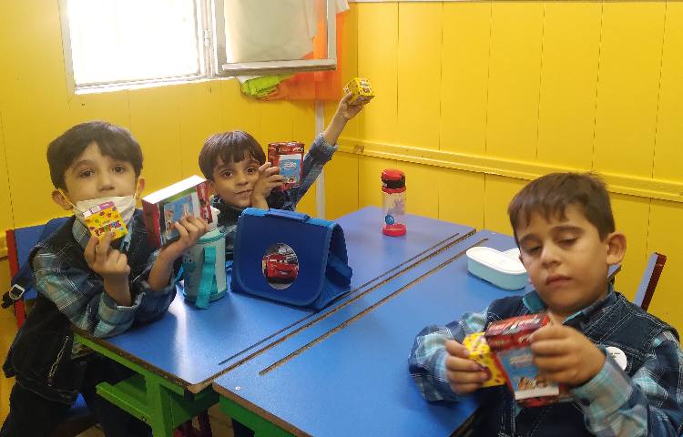 :اهدای هدایای روز جهانی کودک 4