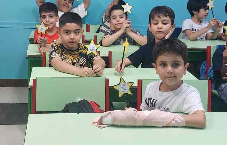 اهدای هدیه های زبان برای خوشامدگویی به دانش آموزان عزیز 4