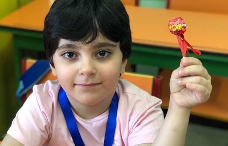 اهدای هدیه های شروع پایگاه تابستانی به دانش آموزان عزیز 2