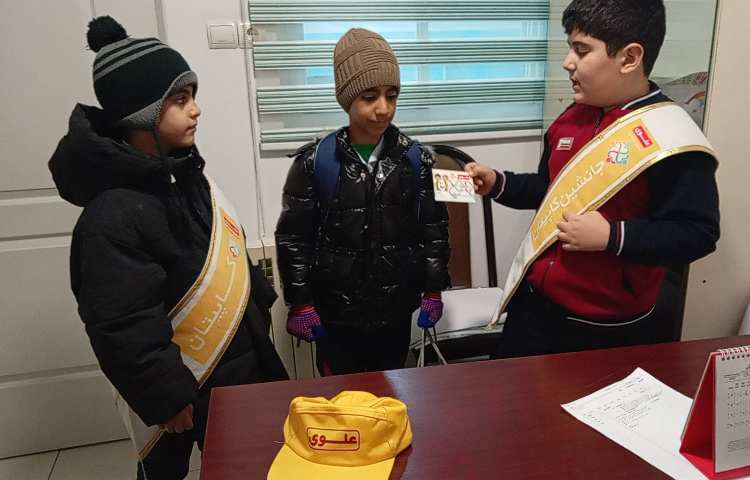 اهدای کارت امتیاز به اعضای گروه زرد 1