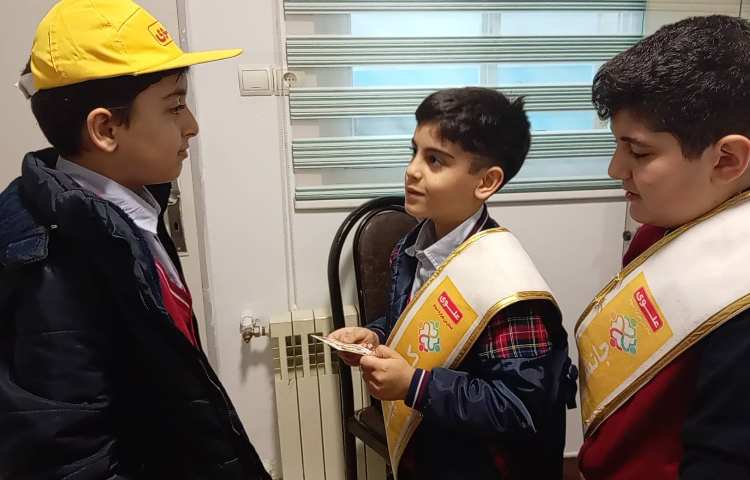 اهدای کارت امتیاز به اعضای گروه زرد 1