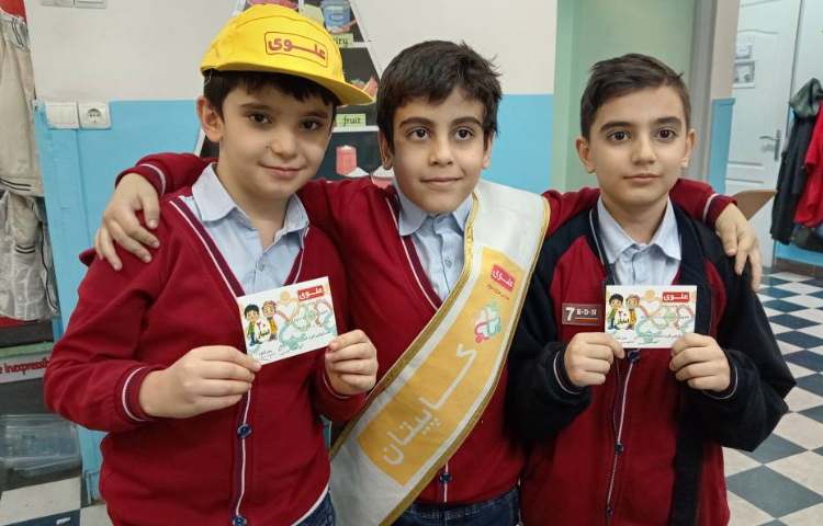 اهدای کارت امتیاز به اعضای گروه زرد 2