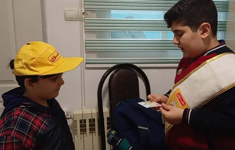 اهدای کارت امتیاز به اعضای گروه زرد 4