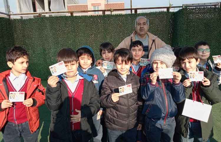 اهدای کارت امتیاز به دانش آموزان 1