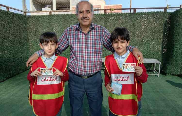 اهدای کارت امتیاز به دانش آموزان 2