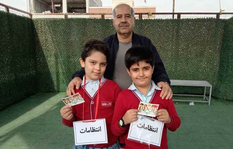 اهدای کارت امتیاز به دانش آموزان 2