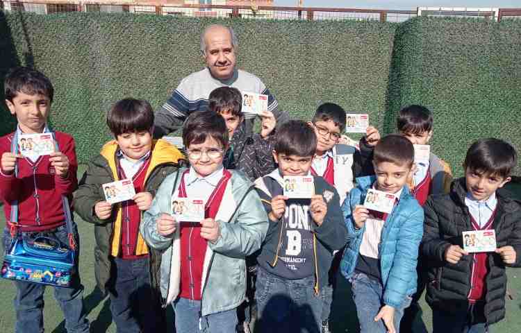 اهدای کارت امتیاز به دانش آموزان 2