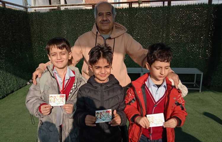 اهدای کارت امتیاز به دانش آموزان 3