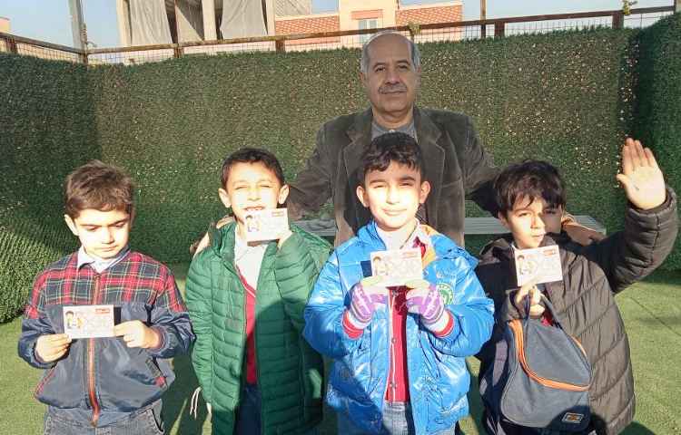 اهدای کارت امتیاز به دانش آموزان 3