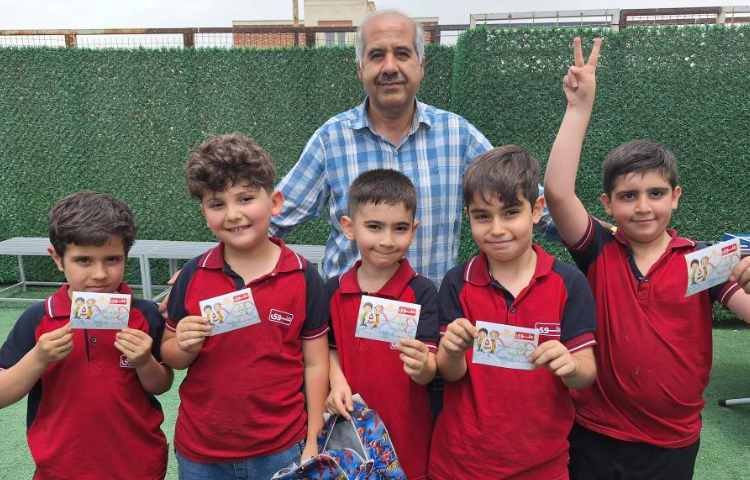 اهدای کارت امتیاز به دانش آموزان 4