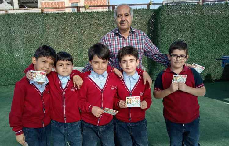 اهدای کارت امتیاز به دانش آموزان 4