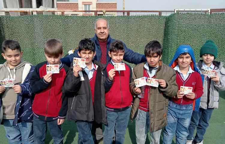 اهدای کارت امتیاز به دانش آموزان 4