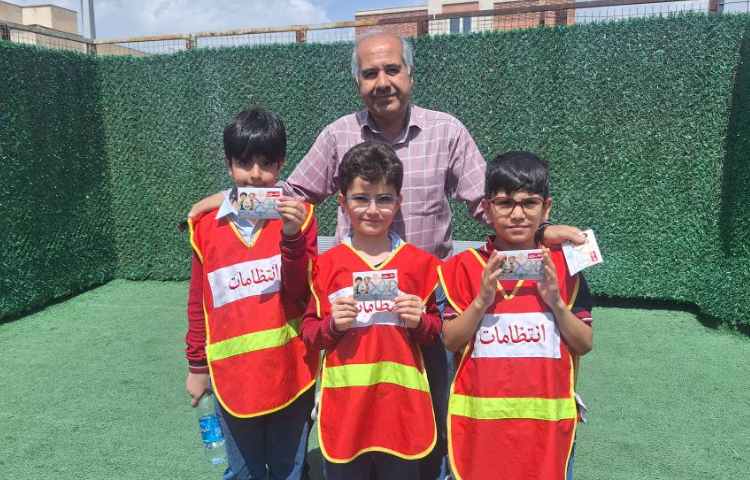 اهدای کارت امتیاز به دانش آموزان 5