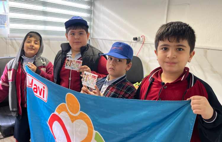 اهدای کارت امتیاز توسط کاپیتان و نایب کاپیتان به اعضای گروه آبی