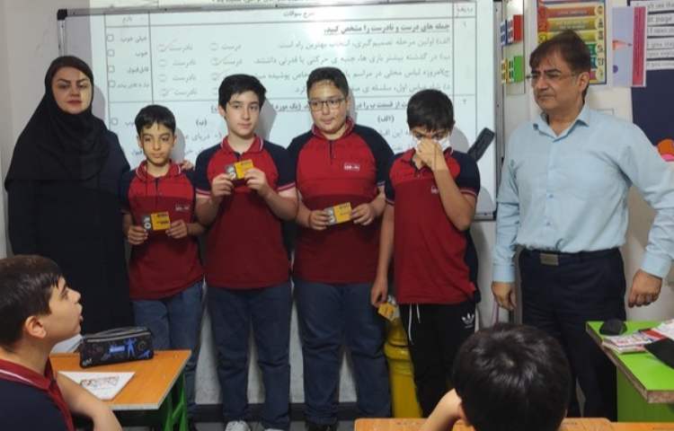 اهدای کارت نمایشگاه 7